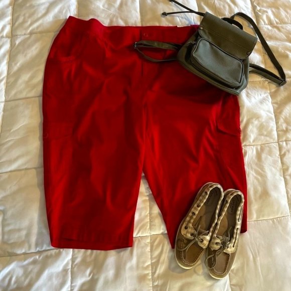 💙 NWT St. John’s Bay Skimmer Capris Red Size 24w - Picture 3 of 8